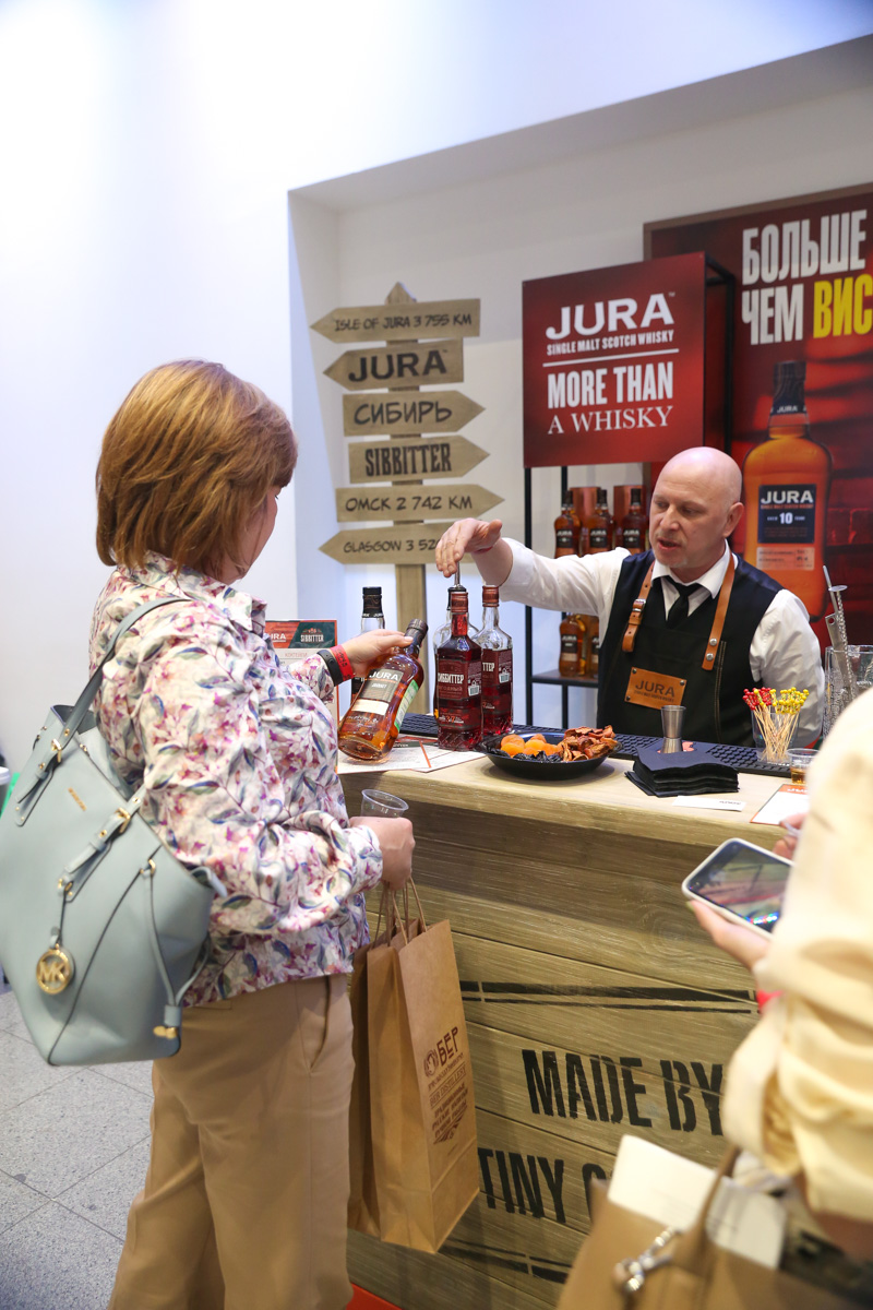На выставке Крепкий мир был представлен бренд шотландского односололового виски Jura