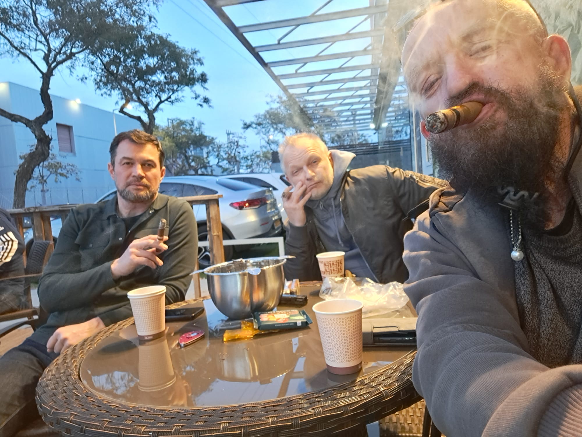 ПЕРЕКУР… ИЛИ! Встреча в московских друзей в сигарном клубе в Ришене. Все кстати бывшие члены Московского Сигарного Клуба